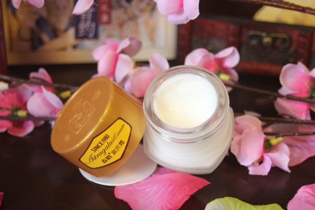 护肤品并不是越贵越好,护肤品中什么不值得买