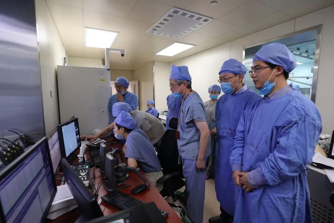 脑血管介入机器人,机器人脑血管造影