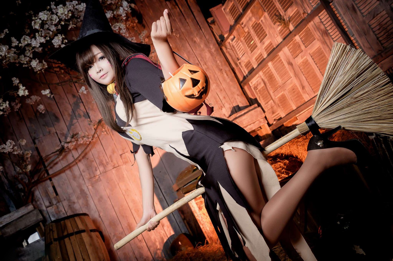 女巫原皮cos,魅惑女巫豹女cos