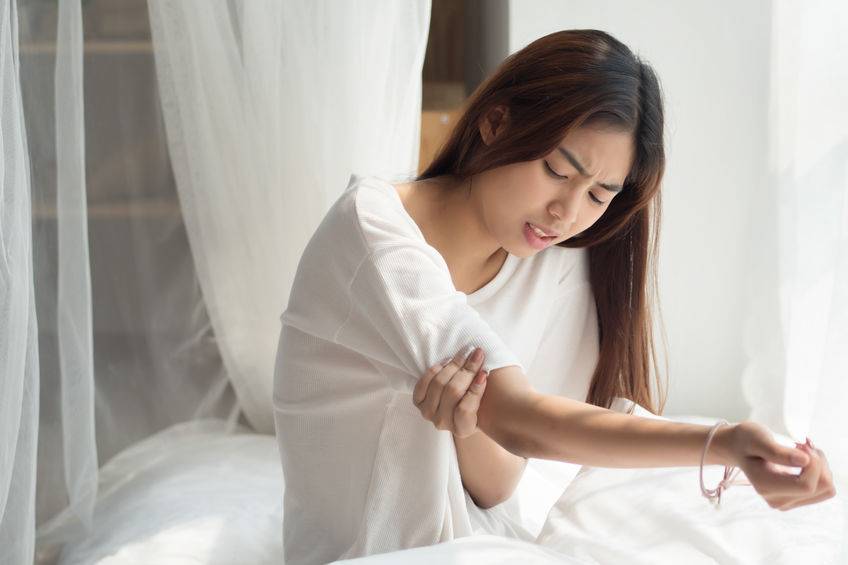 痛风引起的关节红肿热痛处理,痛风关节发热肿痛应该怎么缓解