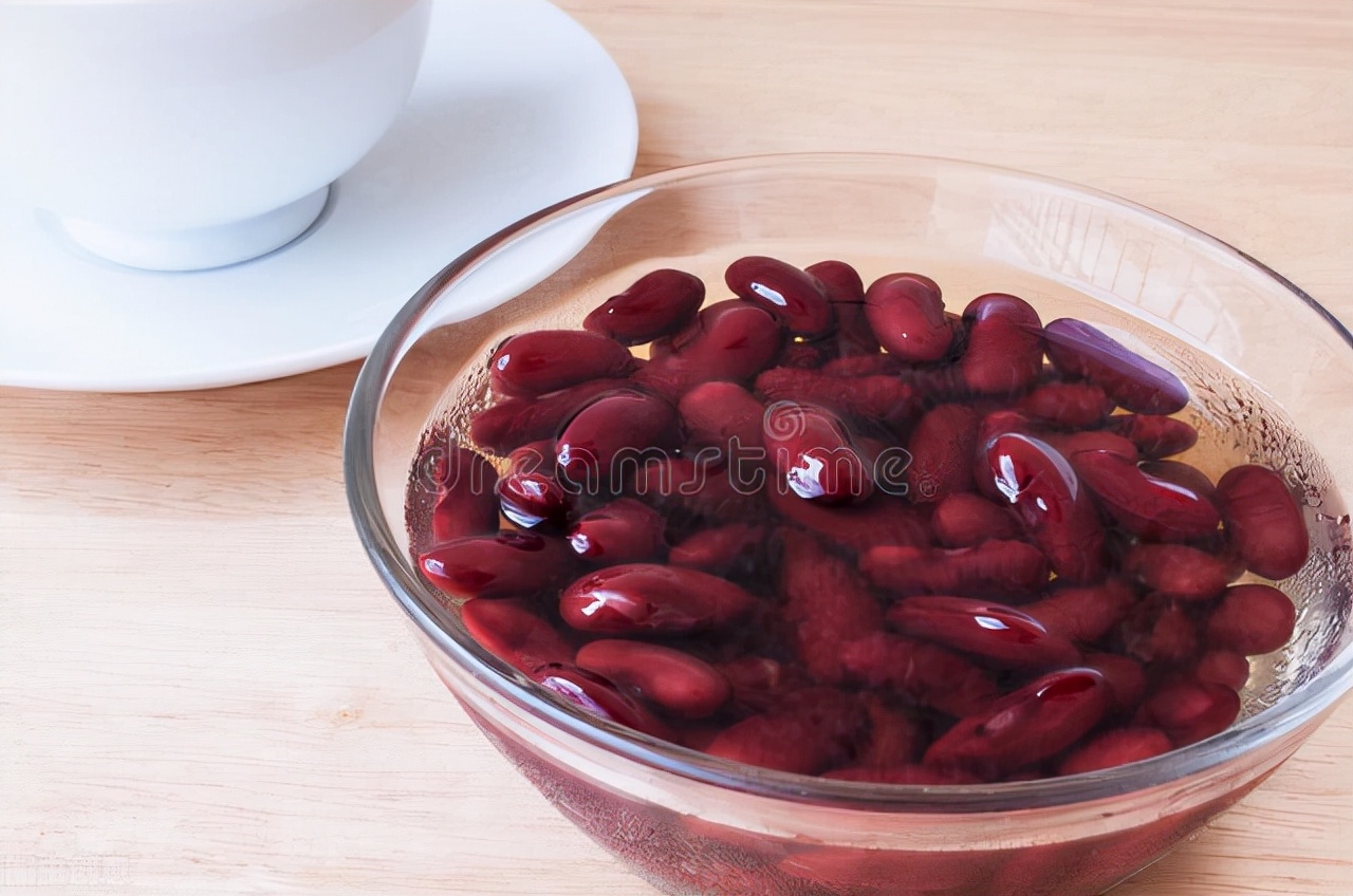 红豆先冻后煮,煮红豆软烂不开花的方法