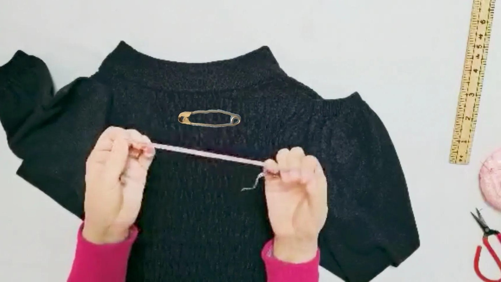 一根领子打结方法,毛衣袖口大了用皮筋的小窍门