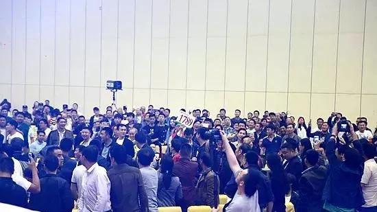 郑州公车拍卖一辆13万丰田霸道拍出30万价格买家:买的值