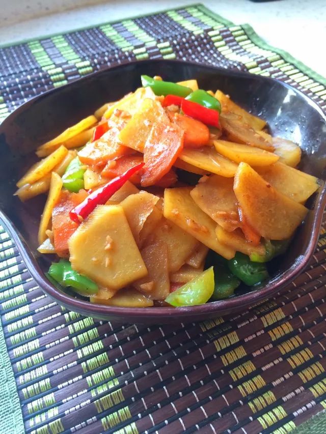 土豆干粮的家常做法,东北土豆白面干粮的做法