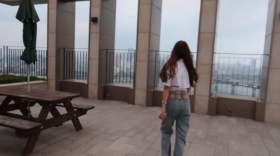 韩国女生独居公寓,韩国美女晒衣服