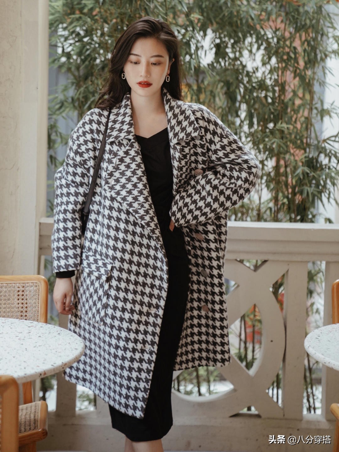 今年“千鸟格大衣”火了,建议选这几种,照穿不出错,保暖洋气