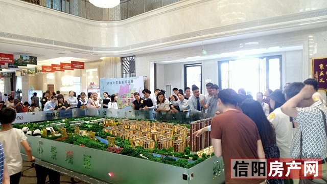 购房销售中心爆满,爆满的售楼部