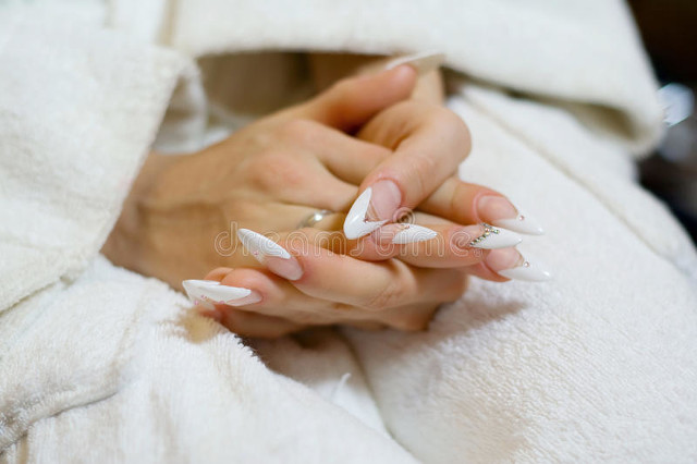 怀孕能做美甲工作吗,怀孕能做美甲吗初期