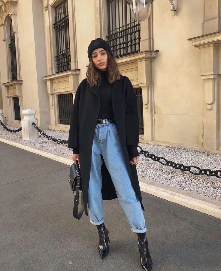 今年流行爆款裤子直筒牛仔裤,今年潮流一点的裤子牛仔裤