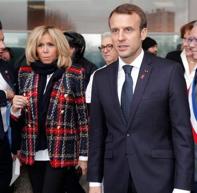 法国总统真Man!跟大25岁老婆出海频繁秀肌肉,布丽吉特一脸漠然