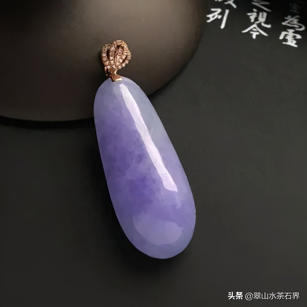 不同颜色翡翠含的元素,不同种类绿色的翡翠