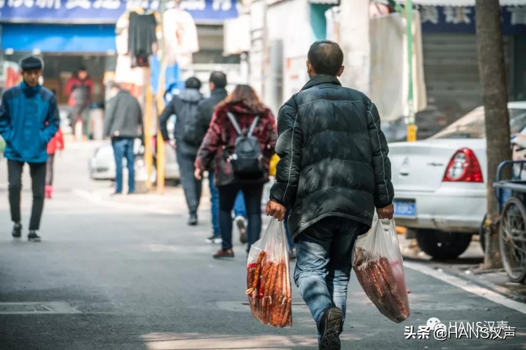 腌腊肉灌腊肠年味是不是就来了,灌香肠腌腊肉武汉冬至年味浓