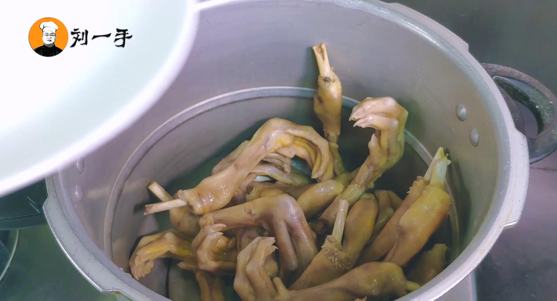 广东顺德盐焗鹅掌翅卤水做法,卤水鹅掌最正宗的做法