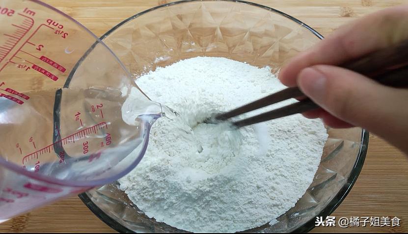 手工面条纯手工制作方法,手工面条做法不用擀面杖不用醒面