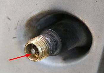 轮胎气门嘴有哪些种类,汽车轮胎气门嘴更换教程