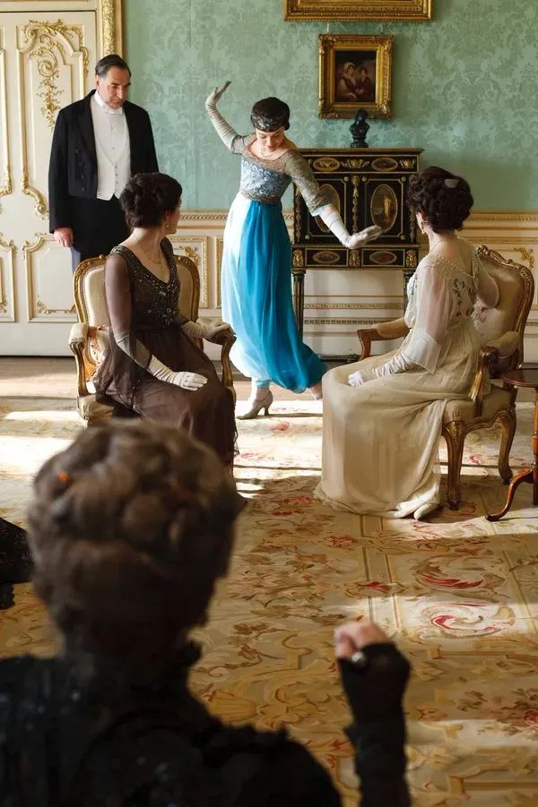 《唐顿庄园》告诉你，什么是真正的贵族生活