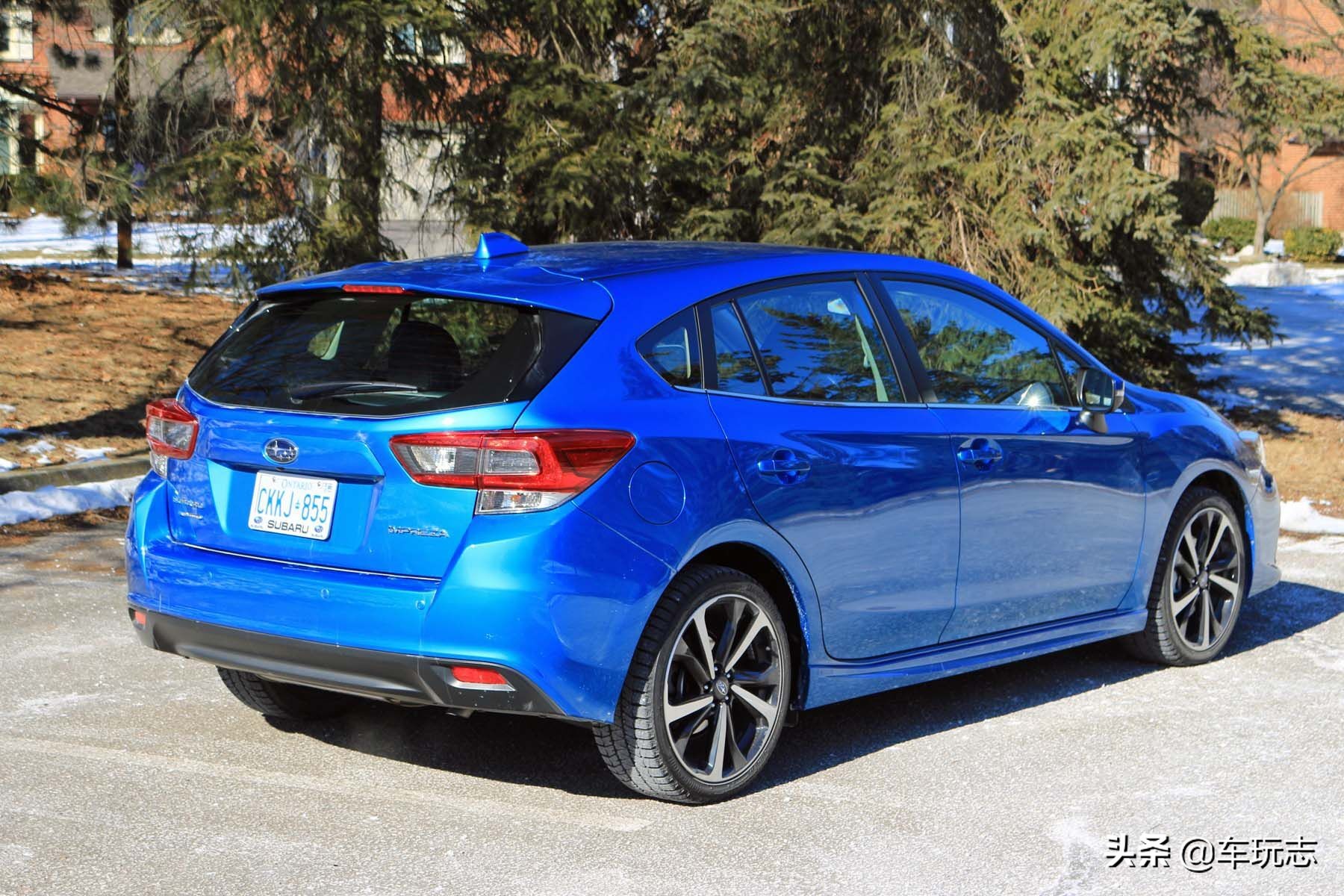 偶遇最新款斯巴鲁翼豹,2021款斯巴鲁翼豹两厢小钢炮