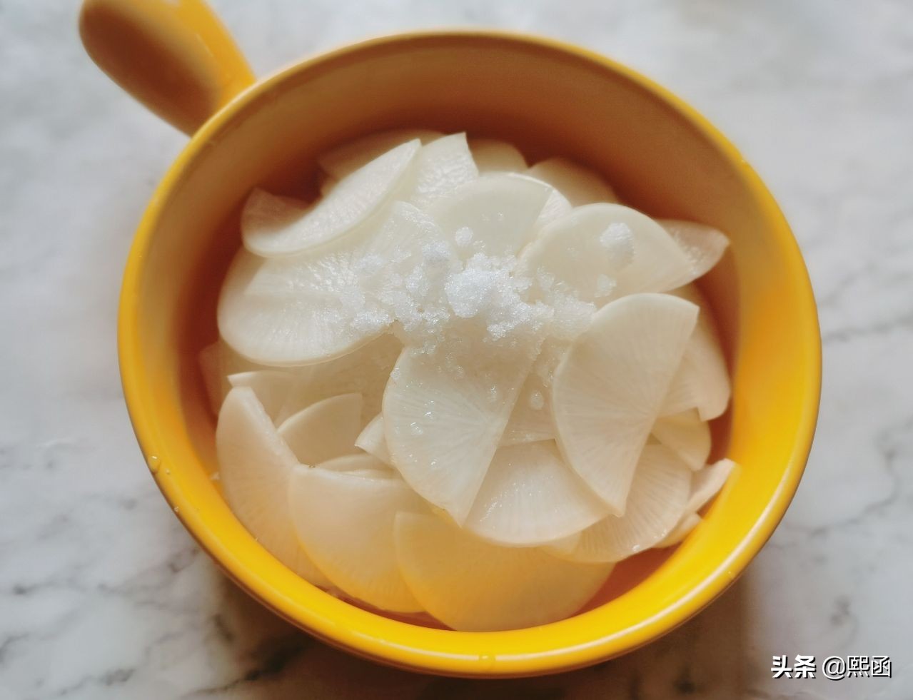 腌萝卜片用盐吗,腌萝卜片用陈醋行不行