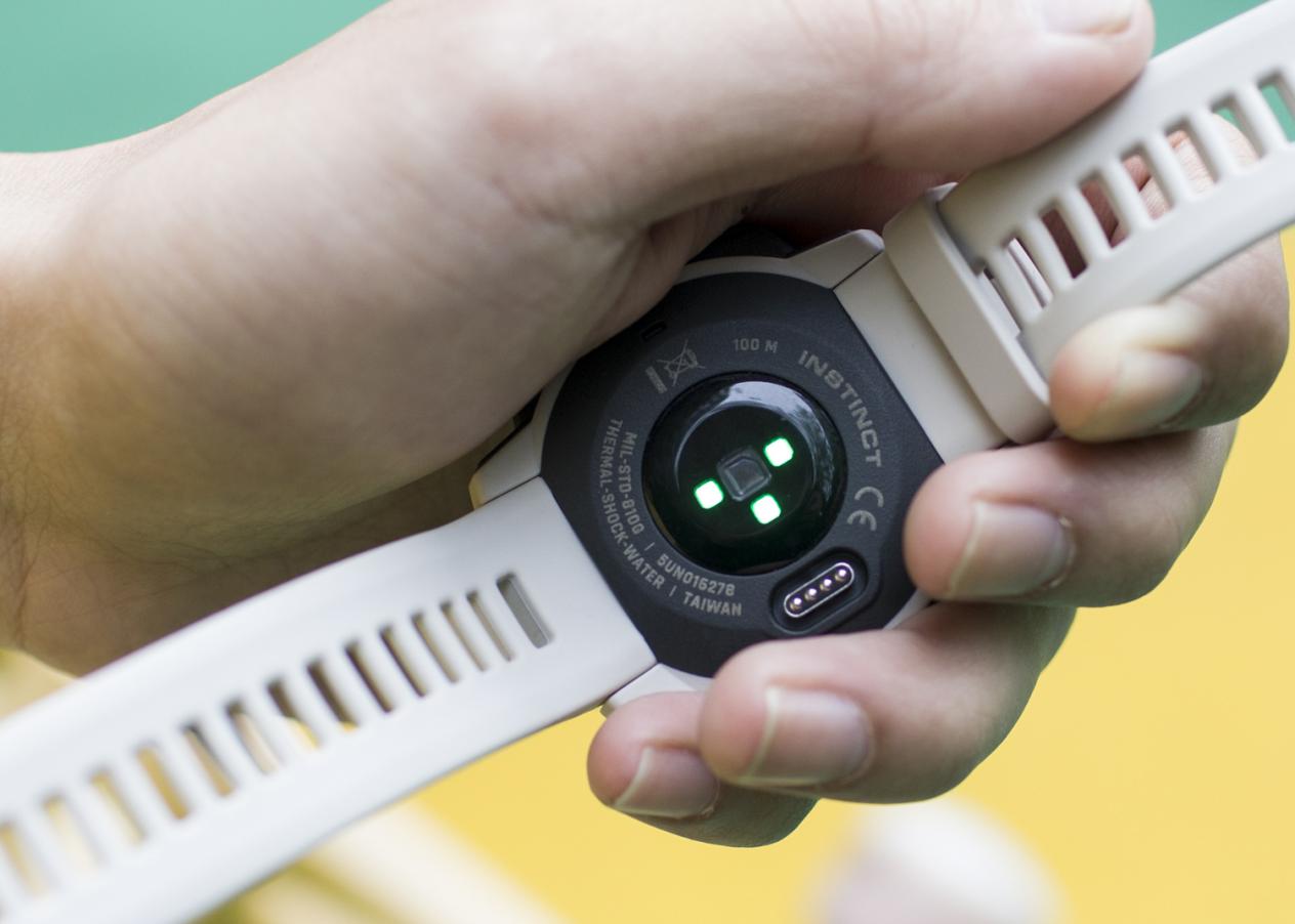 佳明instinct本能运动手表,佳明运动手表235最新款