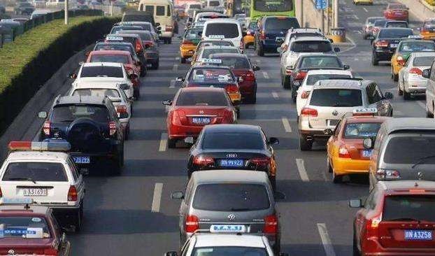 高速触碰电子手刹怎么处理,跑高速误按电子手刹有什么后果