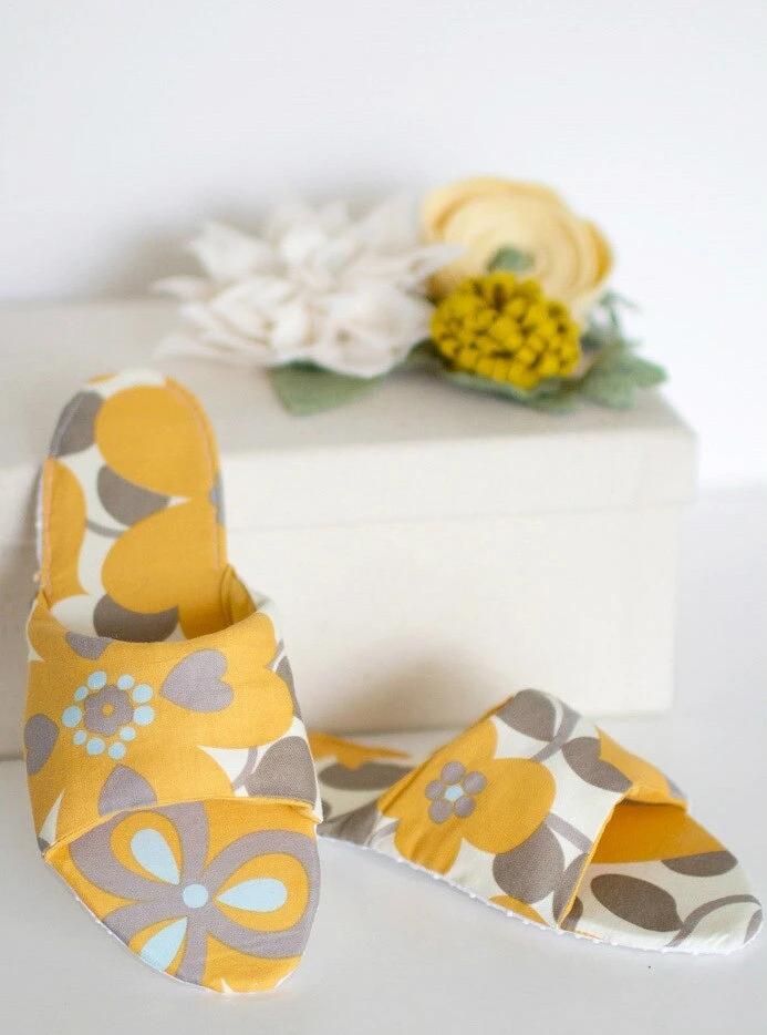 用布条线织两种颜色的拖鞋教程,用布条织花样拖鞋