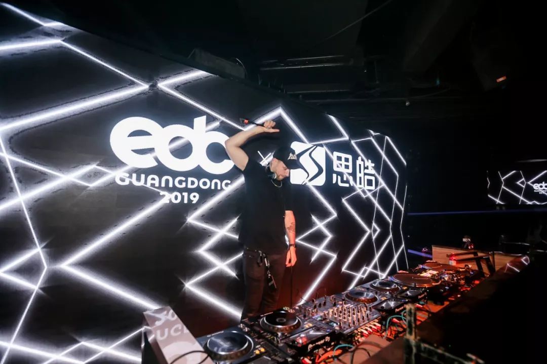 潮流“塑”递|百龄坛推出ADE真现场限量版