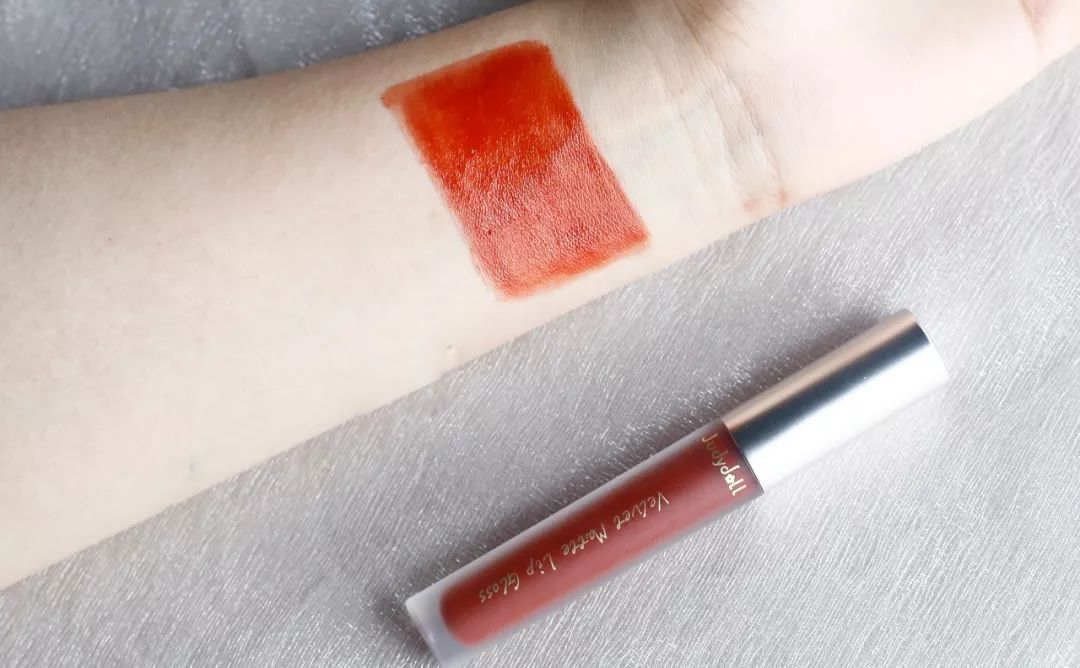 百元内口红推荐不掉色,适合60-70岁老人口红颜色平价