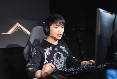 英雄联盟lpluzi六芒星,lpl十周年十大选手总榜uzi50万