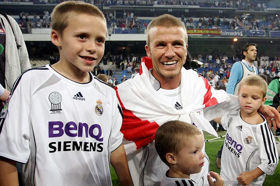 小贝一家最美照片,小贝亲子装出镜