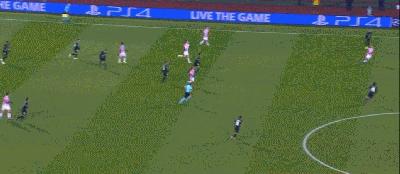 被内马尔踢一脚,内马尔被一群人踢