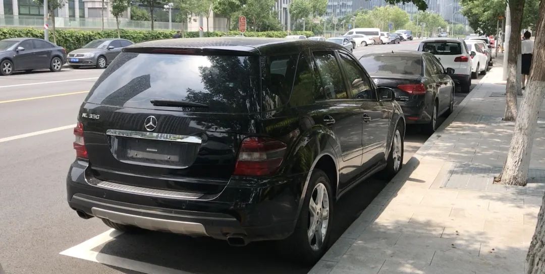 无牌车占了车位应该怎么办,二手车占用停车位售卖