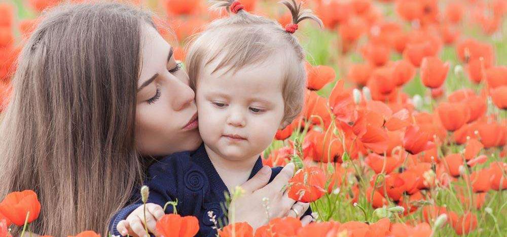 第一次当妈妈该怎么恭喜呢,第一次当妈妈怎样给孩子喂奶