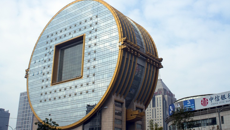 沈阳“独特”的建筑,曾被评为最丑建筑,“古钱币”到底输在哪里
