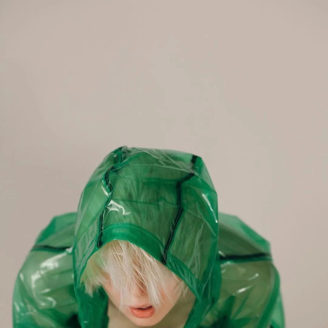 王嘉尔炸裂现场宣美 (王嘉尔宣美最新视频)