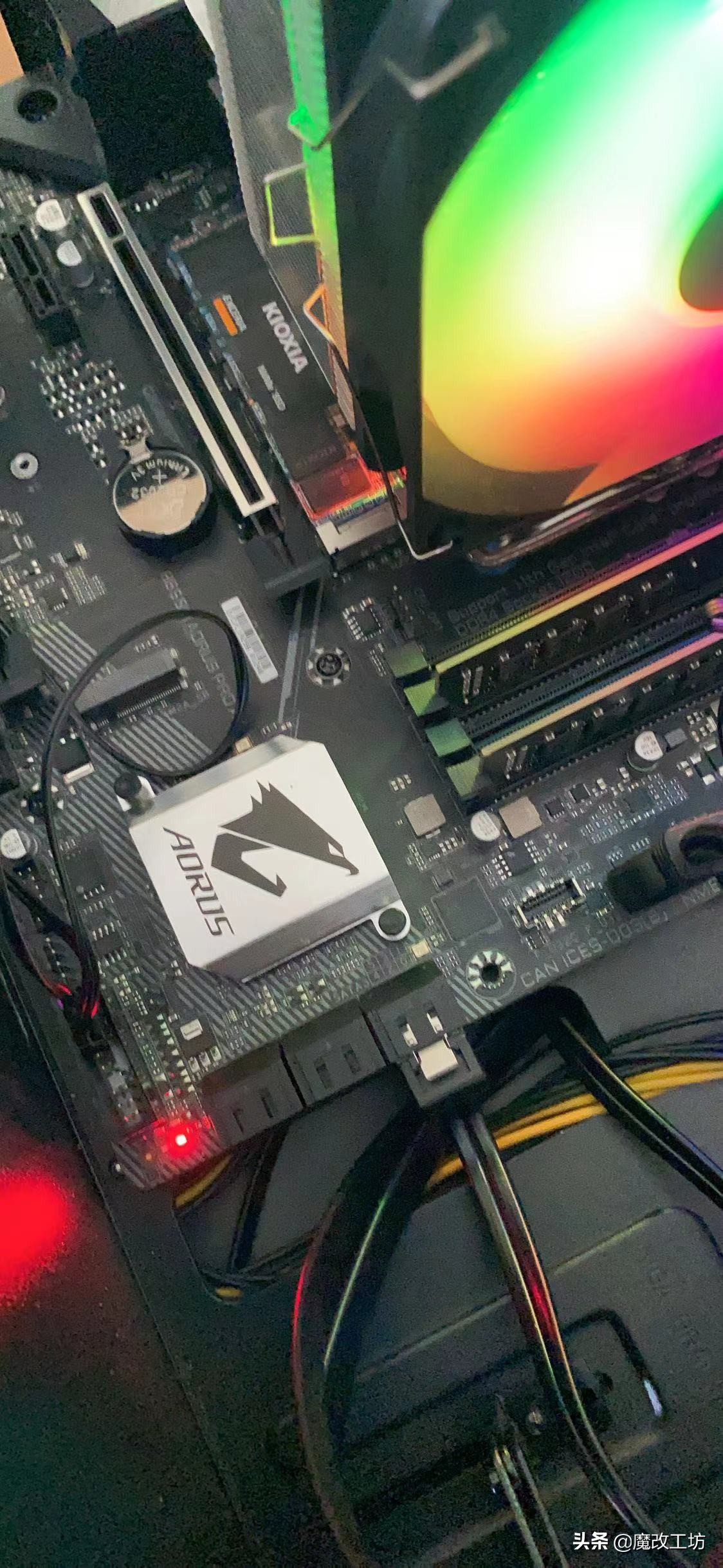 技嘉上I9翻车！99元B560M雪雕主板能白嫖？13相供电支持蓝牙WIFI