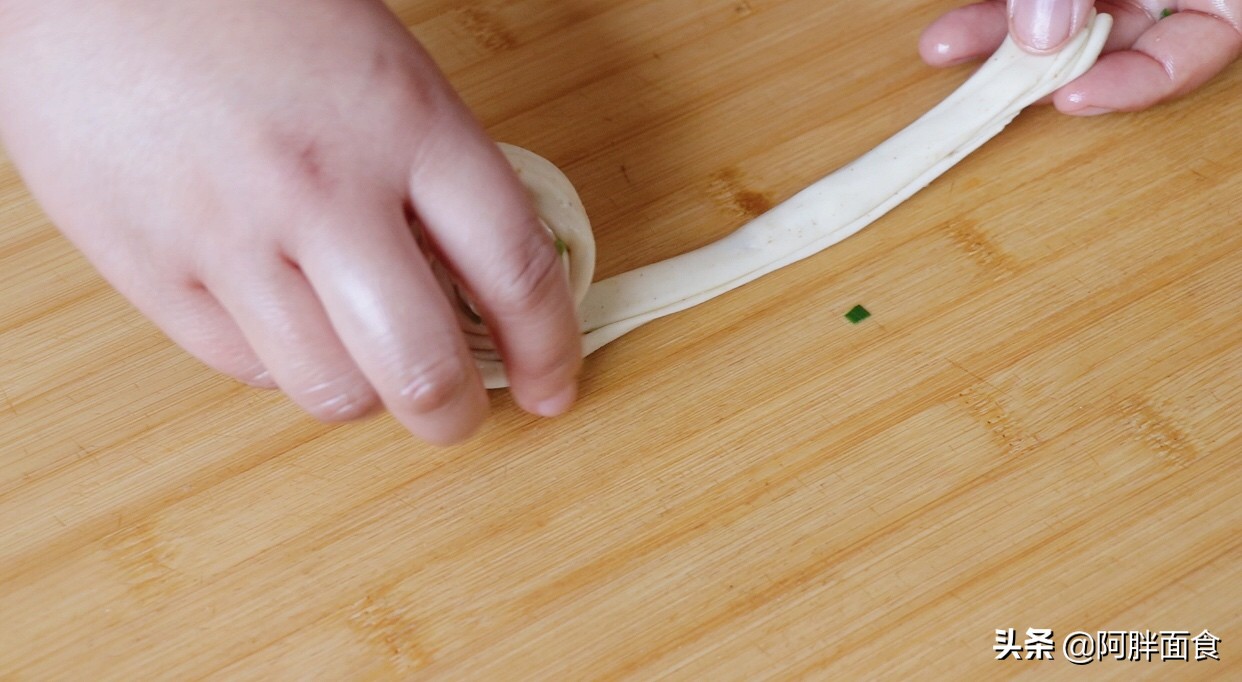 手抓饼柔软筋道层次丰富,爱吃手抓饼原坯