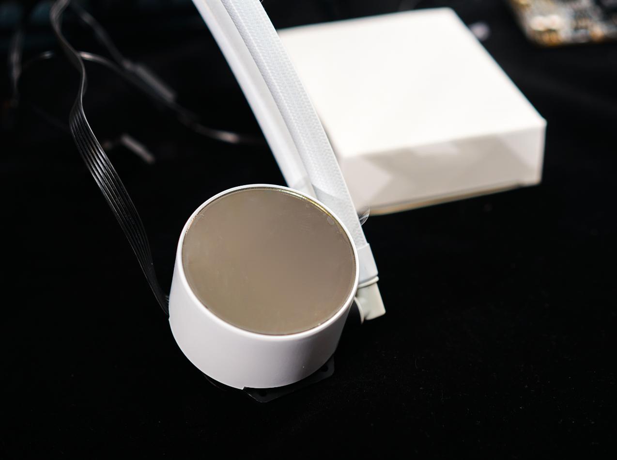 618装机用金士顿雷电RGB内存条？实测下来真的有点小惊喜