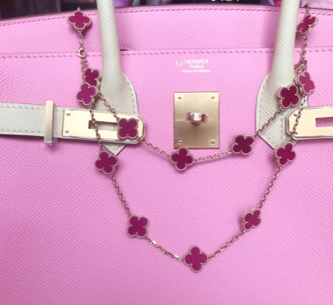 王思聪送酒神的劳斯莱斯是哪款,酒神王思聪婚礼送劳斯莱斯