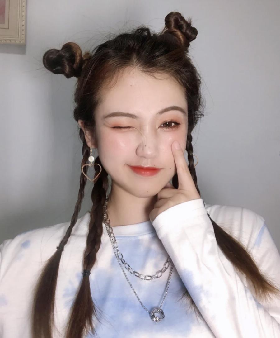 今年新出这4款发型洋气又显脸小,扎起来不秃头又不挡脸的发型