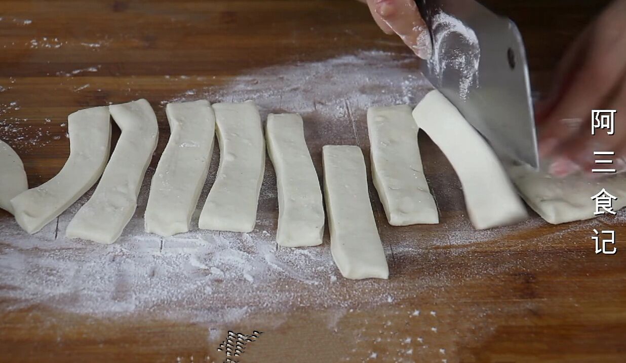 油条教程及配方不用醒发一晚上的,油条用什么配方好吃又好记
