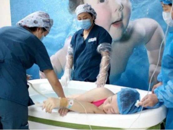 水里生宝宝真的好吗,水中分娩妈妈真的会无痛