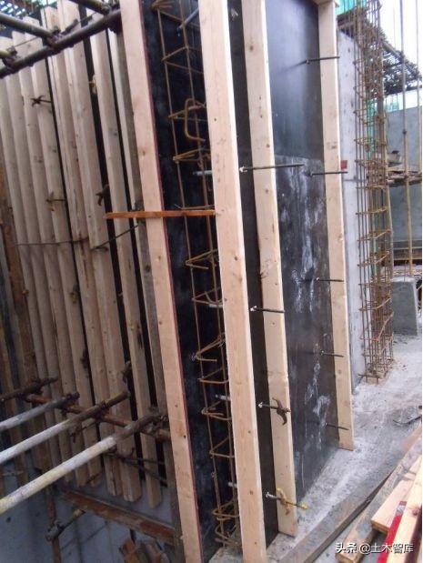 土建安装装饰工序穿插,土建同步穿插施工视频