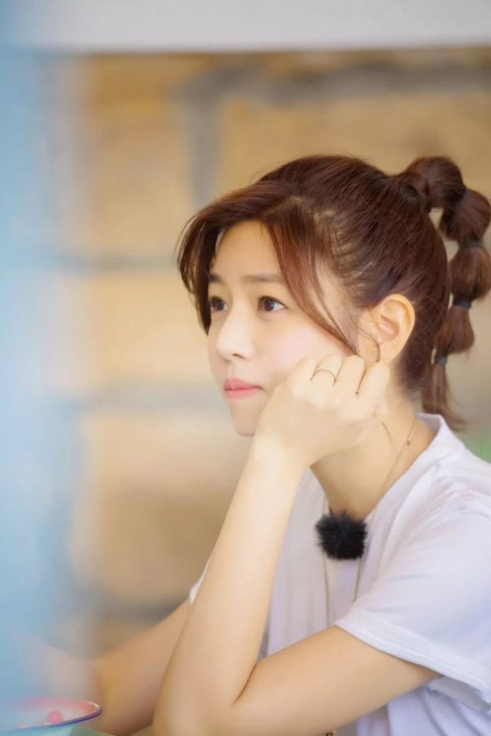 披头发好还是扎头发对发质好,发际线低适合扎头发还是披头发