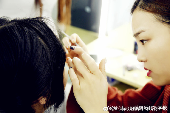 怎么选择化妆培训平台,如何选一个靠谱的化妆培训机构