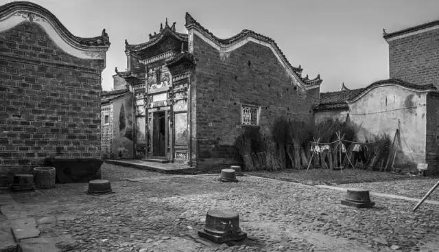 这个村庄一千年前建了个生态下水道，至今旱涝不惧