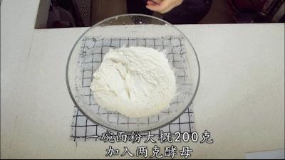 蓬松酥软的油饼,葱花油饼怎么炸才酥软好吃视频