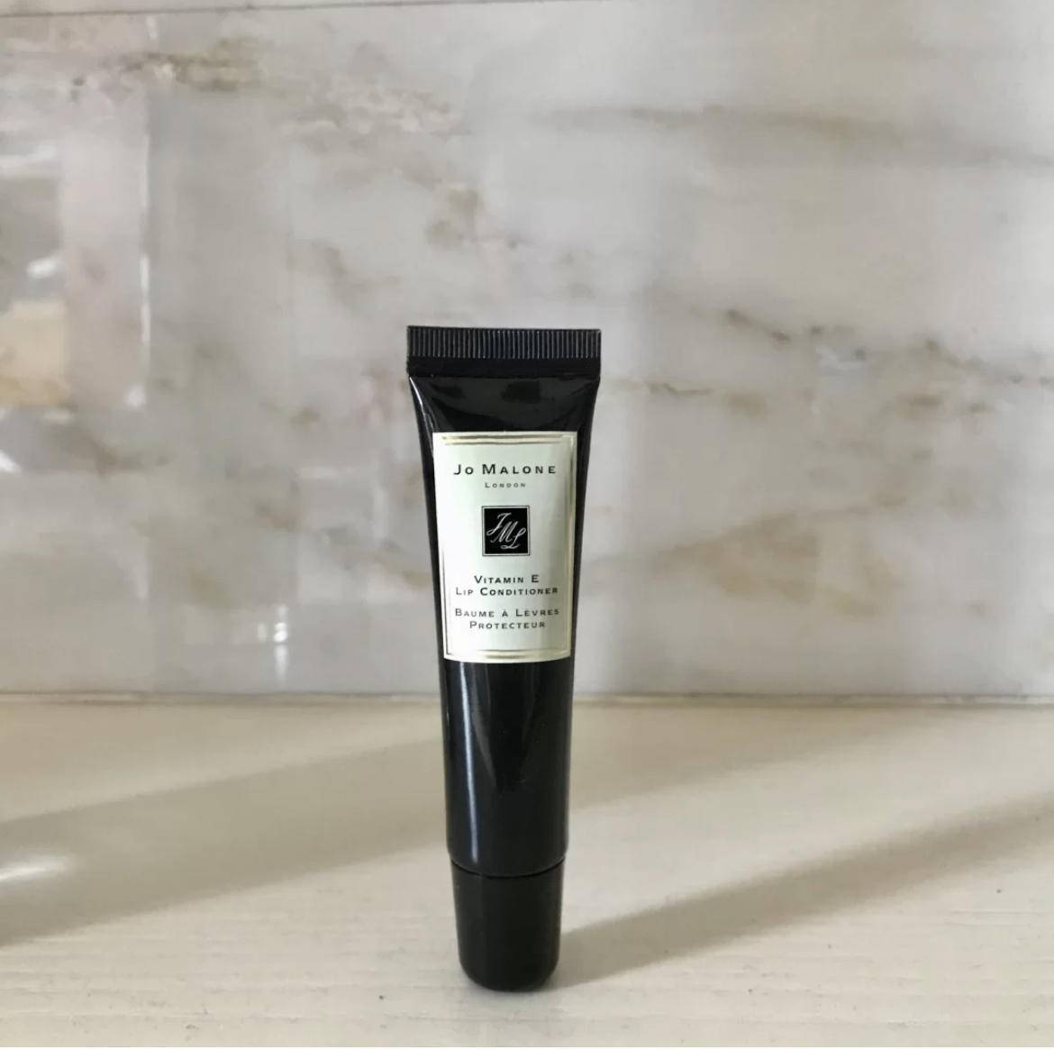 嘴唇水嘟嘟的太可爱了，但你的怎么还那么干瘪