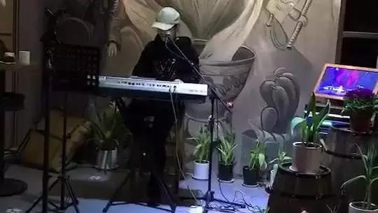 5千工资还贷4千 (夫妻收入1万还贷6000压力大不大)