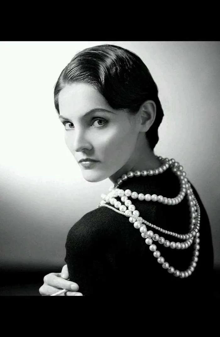 巴勒松：你不过是我的玩物，香奈儿：你不过是我成功路上的工具