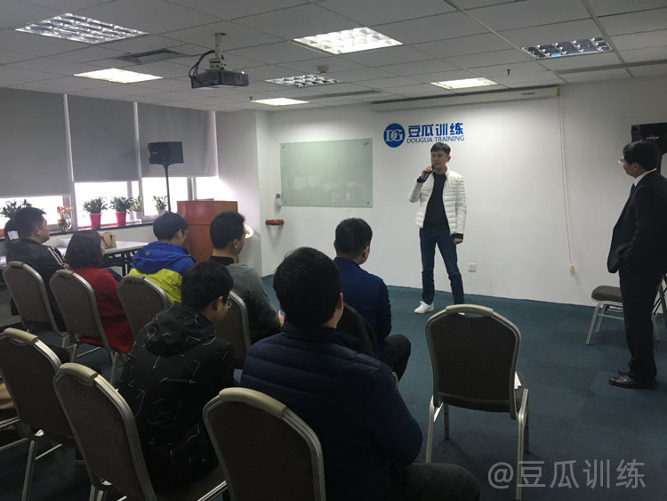 如何快速成为即兴演讲高手